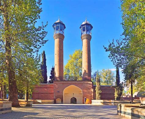  Die Urmiah-Moschee: Ein architektonisches Juwel mit einem Hauch von Geschichte!