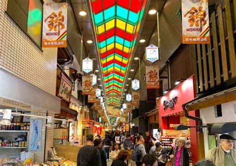 Der Nishiki Markt: Ein kulinarisches Abenteuer inmitten des quirligen Kyotos!